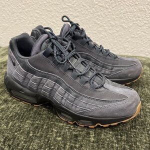 Nike Men's Charcoal and Black Sneakers